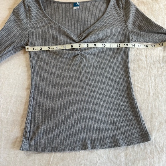 Old Navy Gray Ribbed Long Sleeve Top - Picture 4 of 6